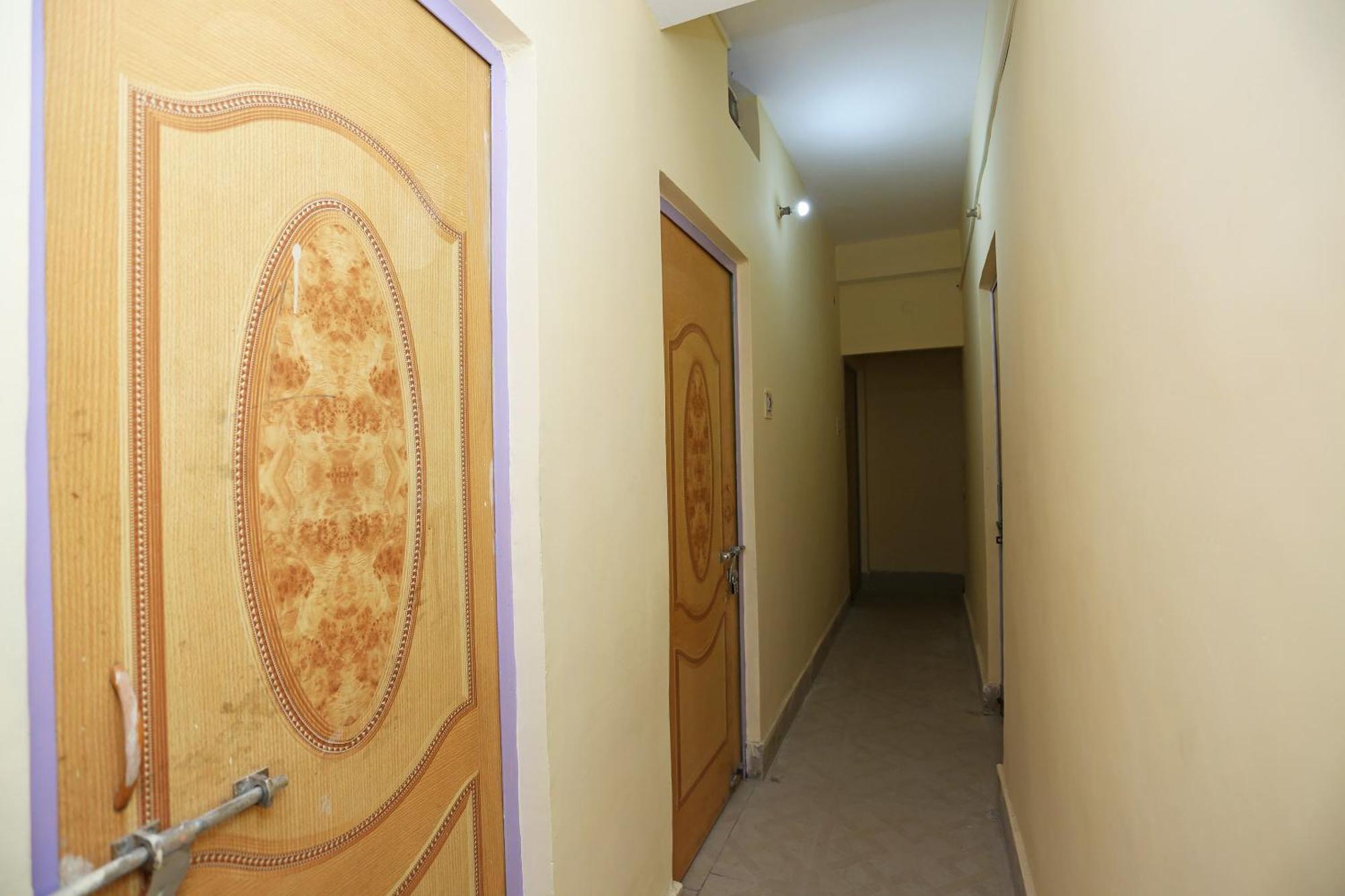 โอโย 19971 โฮเต็ล นิว อุระวศี Hotel Hajipur ภายนอก รูปภาพ