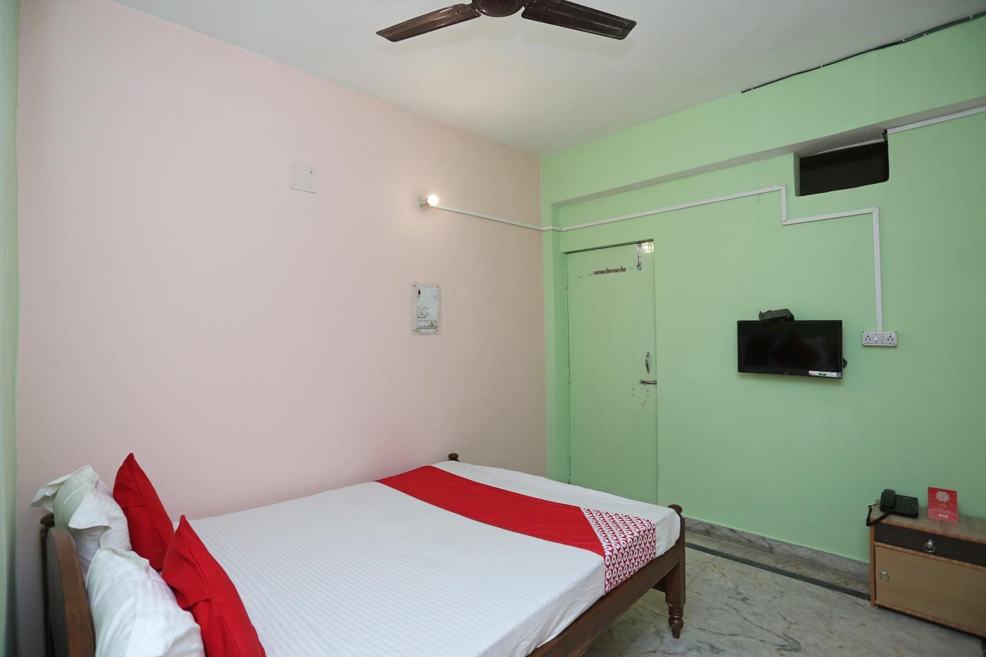 โอโย 19971 โฮเต็ล นิว อุระวศี Hotel Hajipur ภายนอก รูปภาพ