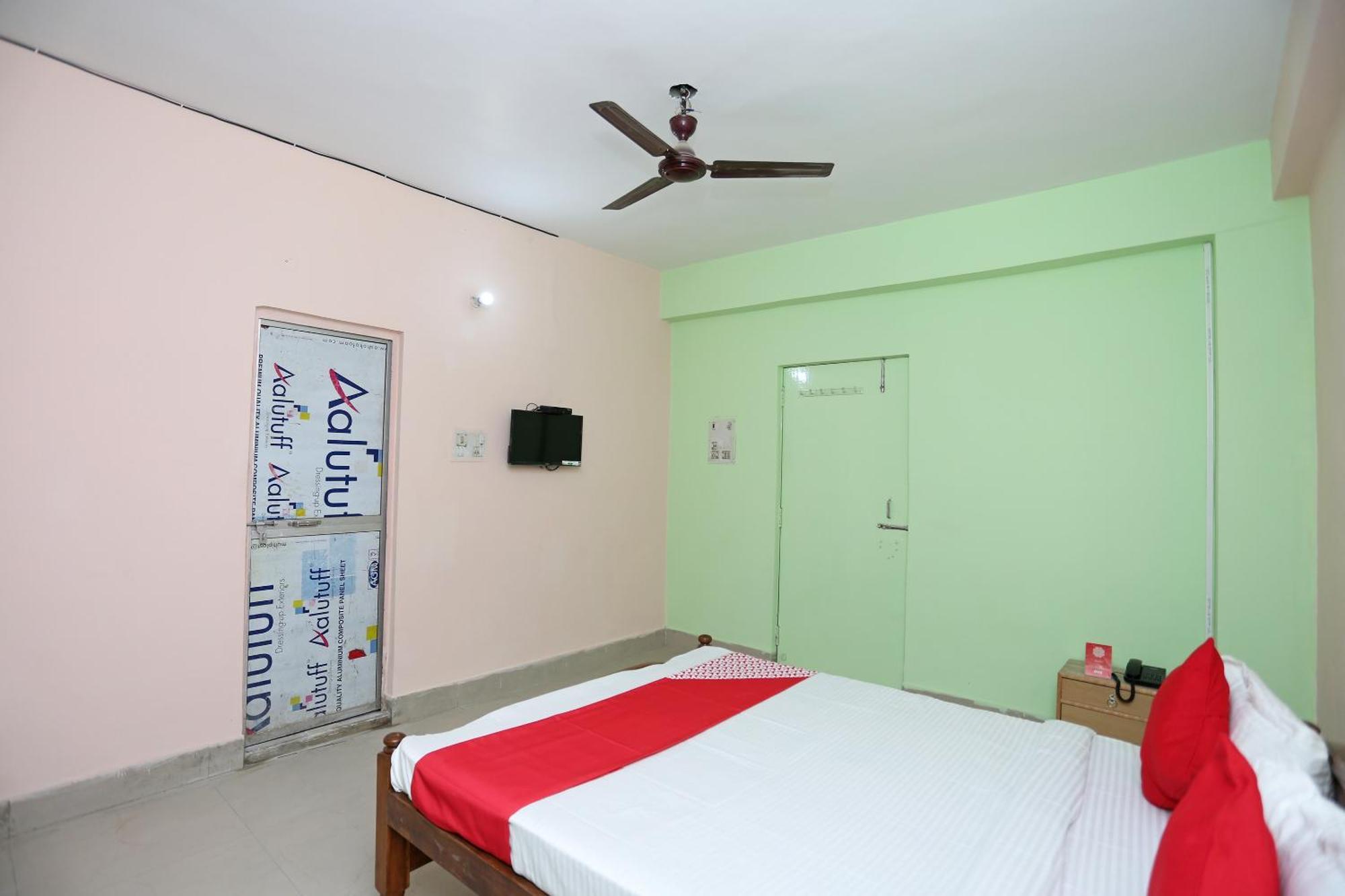 โอโย 19971 โฮเต็ล นิว อุระวศี Hotel Hajipur ภายนอก รูปภาพ
